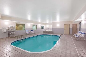 هتل La Quinta Inn By Wyndham Lincoln