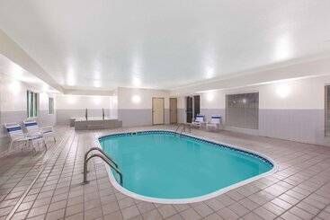 هتل La Quinta Inn By Wyndham Lincoln