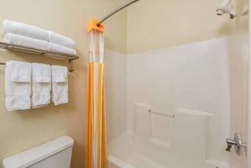 هتل La Quinta Inn By Wyndham Lincoln
