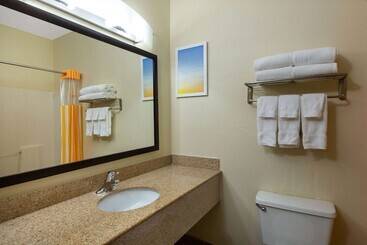 هتل La Quinta Inn By Wyndham Lincoln