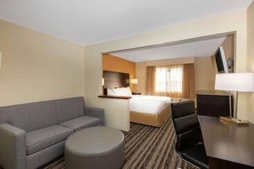 هتل La Quinta Inn By Wyndham Lincoln