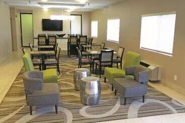 هتل La Quinta Inn By Wyndham Lincoln
