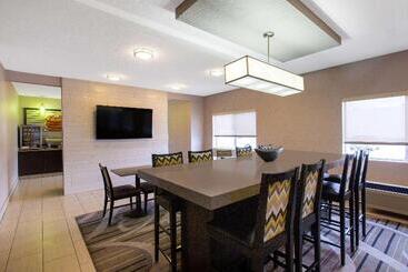 هتل La Quinta Inn By Wyndham Lincoln