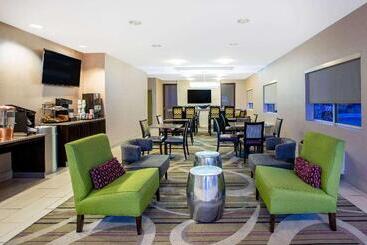هتل La Quinta Inn By Wyndham Lincoln