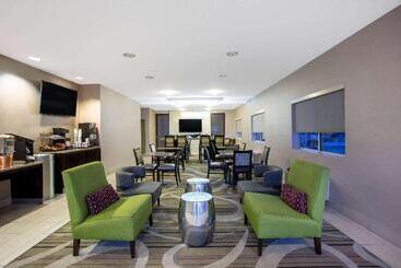 هتل La Quinta Inn By Wyndham Lincoln