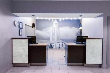 هتل La Quinta Inn By Wyndham Lincoln