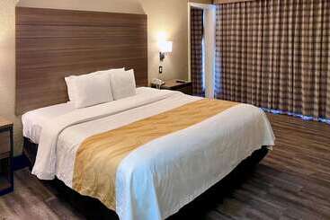 هتل Quality Inn & Suites Airport