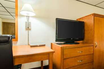 هتل Quality Inn & Suites Salina