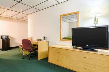 هتل Quality Inn & Suites Salina