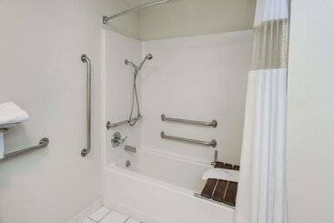 هتل Ramada By Wyndham Bolingbrook