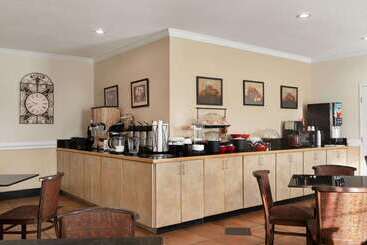 هتل Ramada By Wyndham Elizabethtown