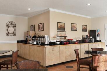 هتل Ramada By Wyndham Elizabethtown