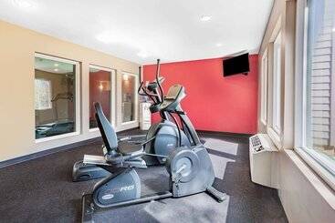 هتل Ramada By Wyndham Hendersonville