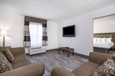 هتل Ramada By Wyndham Hendersonville