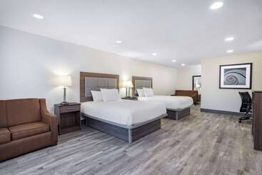 هتل Ramada By Wyndham Hendersonville