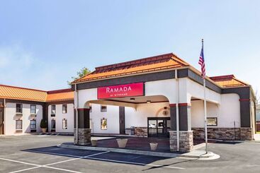 هتل Ramada By Wyndham Hendersonville