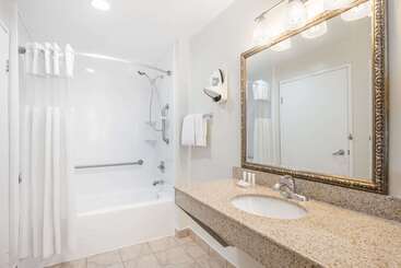 هتل Ramada By Wyndham San Diego Airport