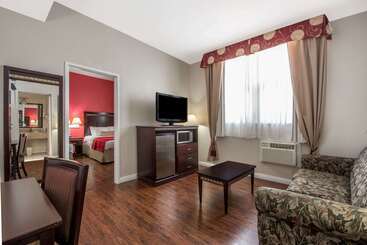 هتل Ramada By Wyndham San Diego Airport