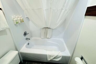 هتل Ramada By Wyndham San Diego Airport