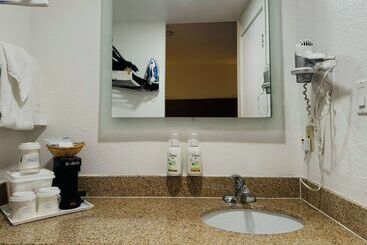 هتل Ramada By Wyndham San Diego Airport
