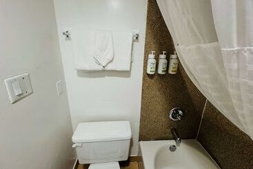 هتل Ramada By Wyndham San Diego Airport