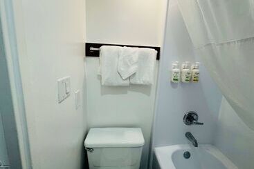هتل Ramada By Wyndham San Diego Airport