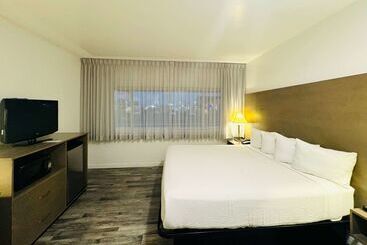 هتل Ramada By Wyndham San Diego Airport