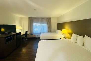 هتل Ramada By Wyndham San Diego Airport