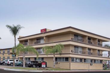 هتل Ramada By Wyndham San Diego Airport