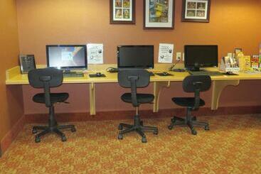 هتل Ramada By Wyndham Wisconsin Dells I 90