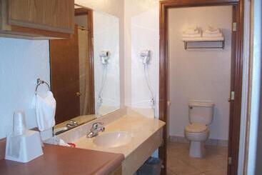 هتل Red Carpet Inn Medford