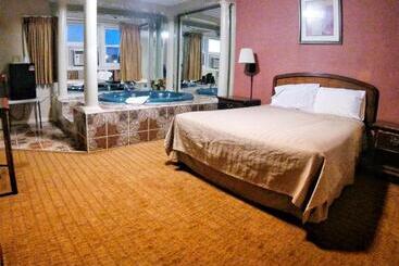 هتل Red Carpet Inn West Springfield