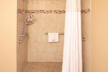 Red Lion Hotel Orlando Lake Buena Vista South  Near Disney