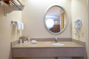 هتل Red Roof Inn Detroit   Dearborn Greenfield Village
