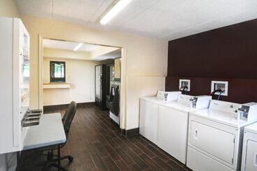 هتل American Inn & Suites Bishop Airport Flint