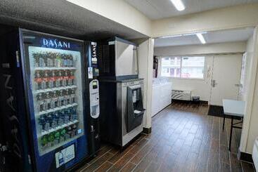 هتل American Inn & Suites Bishop Airport Flint