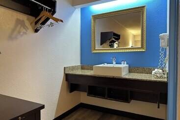 هتل American Inn & Suites Bishop Airport Flint