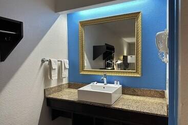 هتل American Inn & Suites Bishop Airport Flint