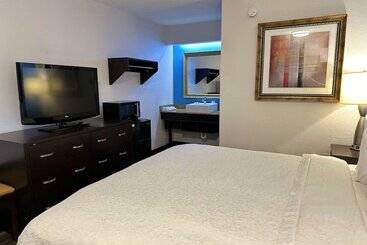 هتل American Inn & Suites Bishop Airport Flint