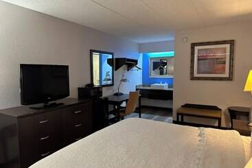 هتل American Inn & Suites Bishop Airport Flint