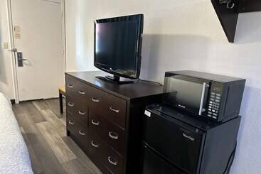 هتل American Inn & Suites Bishop Airport Flint