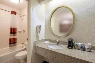 هتل Red Roof Inn Milford  New Haven
