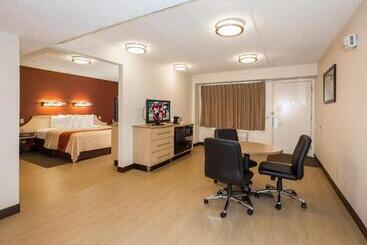 هتل Red Roof Inn Milford  New Haven
