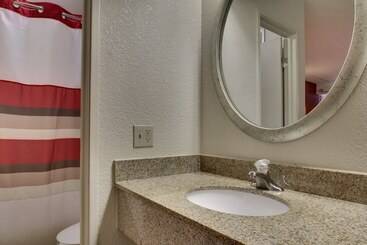 هتل Red Roof Inn St Louis  Westport