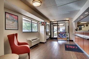 هتل Red Roof Inn St Louis  Westport