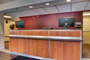 هتل Red Roof Inn St Louis Westport