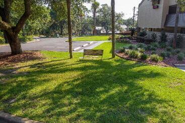 هتل Red Roof Inn Tallahassee  University