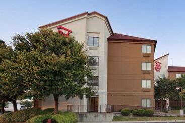هتل Red Roof Inn Plus+ Austin South