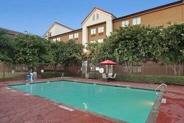 هتل Red Roof Inn Plus+ Austin South
