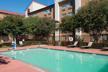 هتل Red Roof Inn Plus+ Austin South